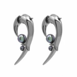 Shaun Leane Hooked Black Pearl Black Rhodium Earrings In Grey