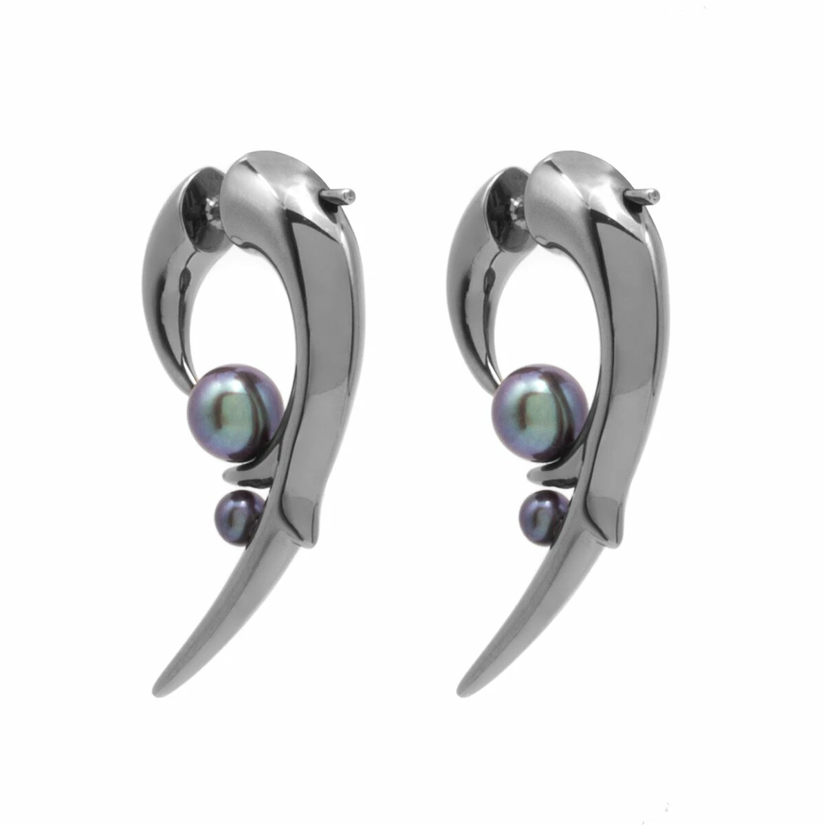 Shaun Leane Hooked Black Pearl Black Rhodium Earrings In Grey 1 Shaun Leane Hooked Black Pearl Black Rhodium Earrings In Grey