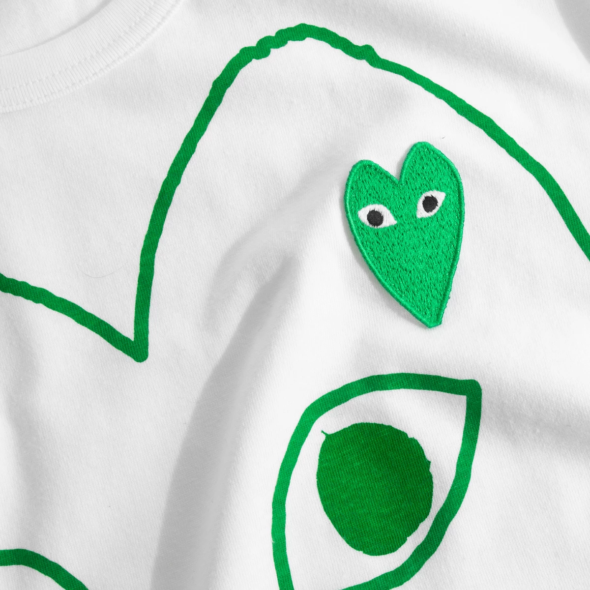 Comme Des Garçons PLAY T104 Green Heart Outline T-Shirt In White 2 Comme Des Garçons PLAY T104 Green Heart Outline T-Shirt In White - Image 2