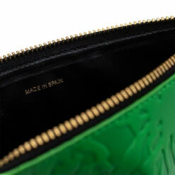 Comme Des Garçons Wallet SA5100EF Embossed Classic Leather Pouch In Green -Hervia Shop hervia.com comme des gar ons wallet sa5100ef embossed classic leather pouch 1648572130SA5100EF GREEN 4