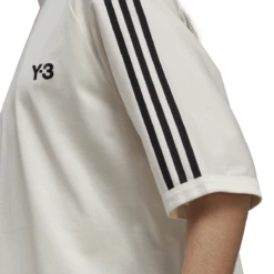 Y-3 HZ8871 3S SS TEE OFFWHITE/BLACK In White -Hervia Shop hervia.com hz8871 3s ss tee offwhite black 1673352081HZ8871 D3 Model eCom