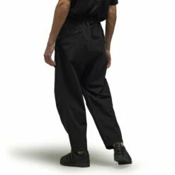 Y-3 Gore Tex Tracksuit Bottoms In Black 9 Y-3 Gore Tex Tracksuit Bottoms In Black -Hervia Shop hervia.com il2049 gtx hs pant col. black 1692017020IL2049 4 APPAREL On Model Back View white