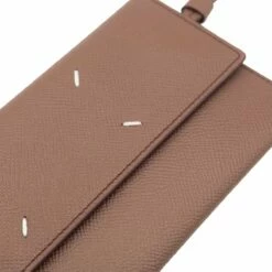 Maison Margiela Leather Card Case In Mauve -Hervia Shop hervia.com maison margiela leather card case 1664877572vYLXI5ug