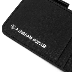 MM6 Maison Margiela Reverse Logo Cardholder Wallet In Black -Hervia Shop hervia.com maison margiela mm6 s54ui0071 p0408 t8013 reverse logo cardholder wallet 159464427521010.3