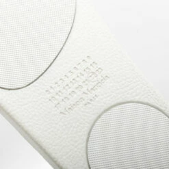 Maison Margiela Logo Embossed Tabi Sliders White In White -Hervia Shop hervia.com maison margiela s57wx0075 p4027 t1007 slipper logo embossed tabi sliders white 161286674722786.6
