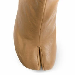 Maison Margiela Tabi Soft Leather Heeled Boots In Beige -Hervia Shop hervia.com maison margiela s58wu0260 p3753 t4091 tabi soft leather heeled boots nude 160093714221064.4