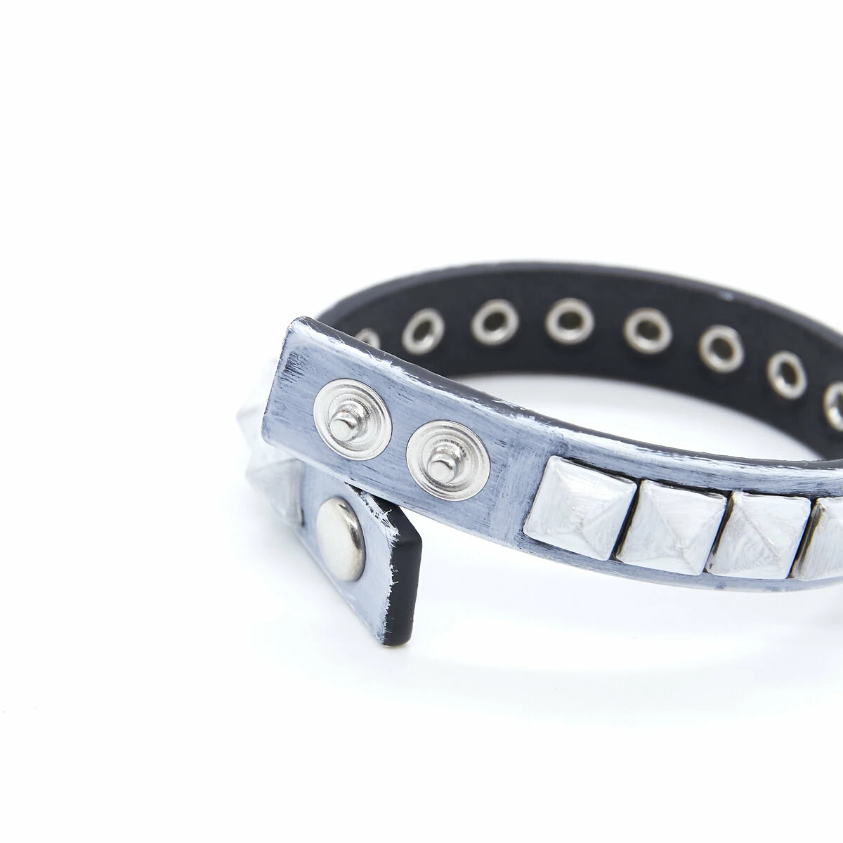 MM6 Maison Margiela Pyramid Design Leather Bracelet In White 2 MM6 Maison Margiela Pyramid Design Leather Bracelet In White - Image 2