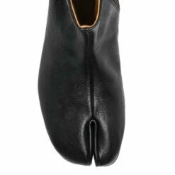 Maison Margiela Grained Leather Boots In Black 5 Maison Margiela Grained Leather Boots In Black -Hervia Shop hervia.com s57wu0134 pr058 t8013 ankle boot black 1649778120S57WU0134PR058 3