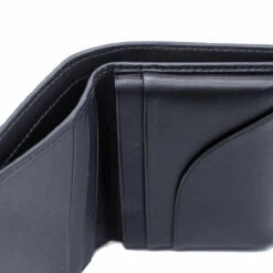 Comme Des Garçons Wallet SA0641ER Arecalf Embossed Wallet In Black -Hervia Shop hervia.com sa0641er wallet embossed roots col. black 1648546710SA0641ER 2