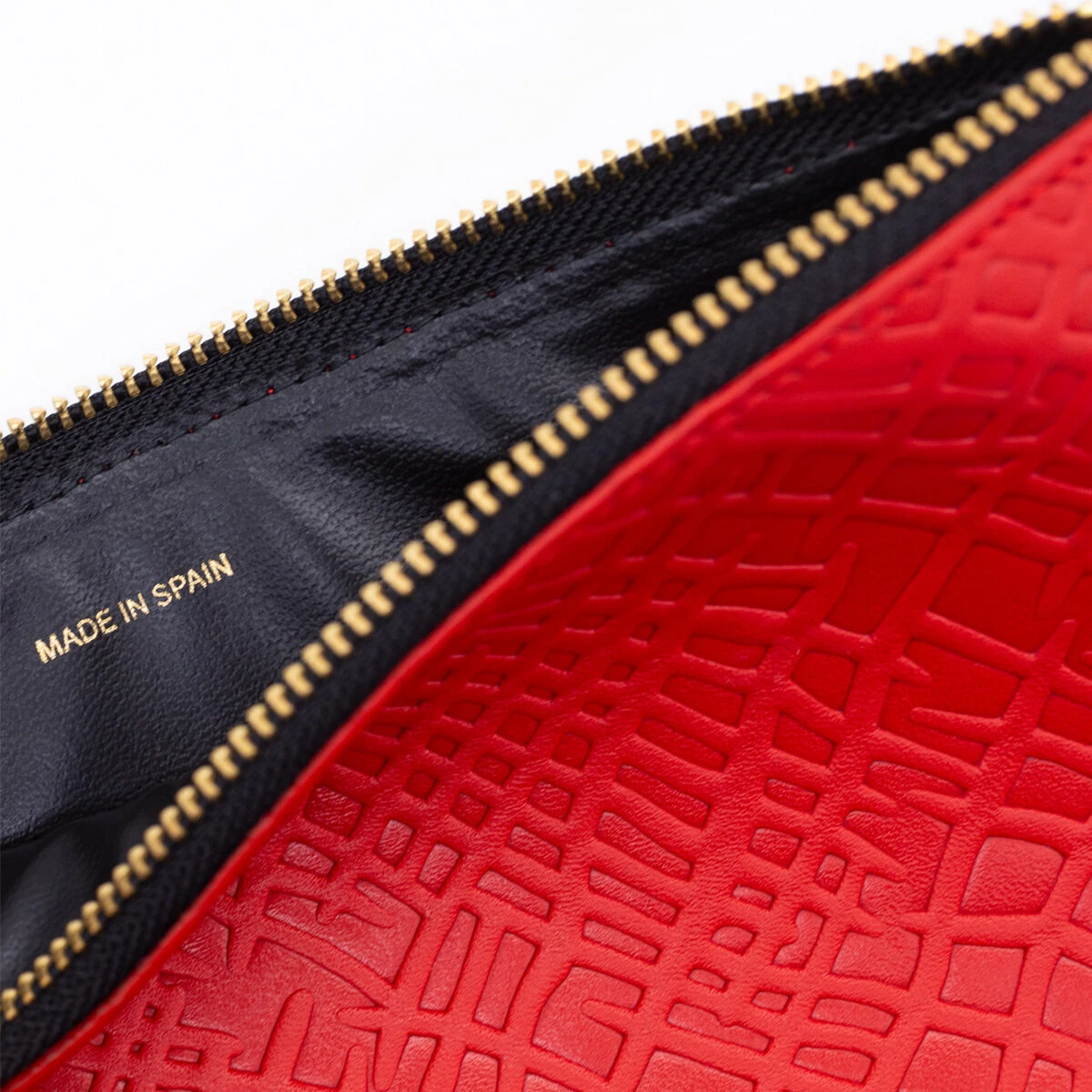 Comme Des Garçons Wallet SA5100ER Embossed Classic Leather Pouch In Red 2 Comme Des Garçons Wallet SA5100ER Embossed Classic Leather Pouch In Red - Image 2