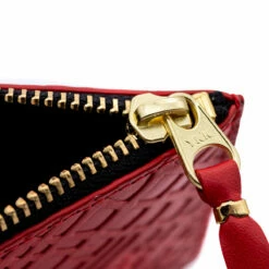 Comme Des Garçons Wallet SA8100ER Embossed Roots Wallet In Red 6 Comme Des Garçons Wallet SA8100ER Embossed Roots Wallet In Red -Hervia Shop hervia.com sa8100er wallet embossed roots col. red 1648550568SA8100ER 4