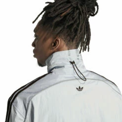 Adidas X Wales Bonner Statement Nylon Track Top In White 12 Adidas X Wales Bonner Statement Nylon Track Top In White -Hervia Shop hervia.com wb nylon tt col. blutin 1699286108IT9783 9 APPAREL On Model Detail View 1 white