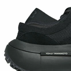 Y-3 Qisan Knit Sneaker In Black -Hervia Shop hervia.com y 3 ig2964 y 3 qisan knit col. black black black qisan knit sneaker 1699612592IG2964 8 FOOTWEAR Photography Detail View 1 white