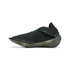 Y-3 Itogo Sneakers In Black -Hervia Shop hervia.com y 3 ig5303 y 3 itogo col. black black owhite 1690883948IG5303 5 FOOTWEAR Photography Side Medial Center View white