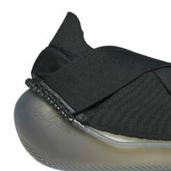 Y-3 Itogo Sneakers In Black -Hervia Shop hervia.com y 3 ig5303 y 3 itogo col. black black owhite 1690883958IG5303 9 FOOTWEAR Photography Detail View 2 white