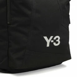 Y-3 Classic Tote Bag In Black 11 Y-3 Classic Tote Bag In Black -Hervia Shop hervia.com y 3 ij9880 y 3 cl tote col. black y 3 classic tote bag 1690991252IJ9880 7 HARDWARE Photography Detail View 3 white