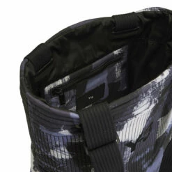 Y-3 Classic Print Logo Tote Bag In Multi -Hervia Shop hervia.com y 3 ij9906 y 3 aop tote col. nobprp tecprp 1690551599IJ9906 4 HARDWARE Photography Front Inside View white