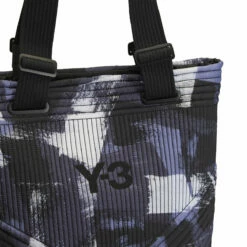 Y-3 Classic Print Logo Tote Bag In Multi -Hervia Shop hervia.com y 3 ij9906 y 3 aop tote col. nobprp tecprp 1690551602IJ9906 5 HARDWARE Photography Detail View 1 white