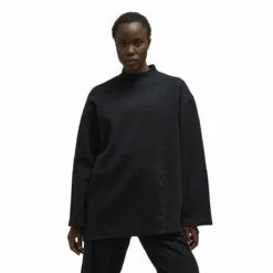 Y-3 Spacer Loose Long Sleeve Tee In Black 5 Y-3 Spacer Loose Long Sleeve Tee In Black -Hervia Shop hervia.com y 3 il2164 spacer loose long sleeve tee 1695976673IL2164 3 APPAREL On Model Standard View white