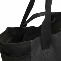 Y-3 Y-3 Lux Bag In Black 8 Y-3 Y-3 Lux Bag In Black -Hervia Shop hervia.com y 3 in5159 y 3 lux bag col. black 1690554868IN5159 4 HARDWARE Photography Front Inside View white