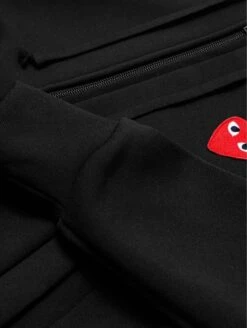 Comme Des Garçons PLAY T173 Red Heart Hoodie Black In Black -Hervia Shop httpswww.hervia.comimagesproductszoom1444751559 50363000